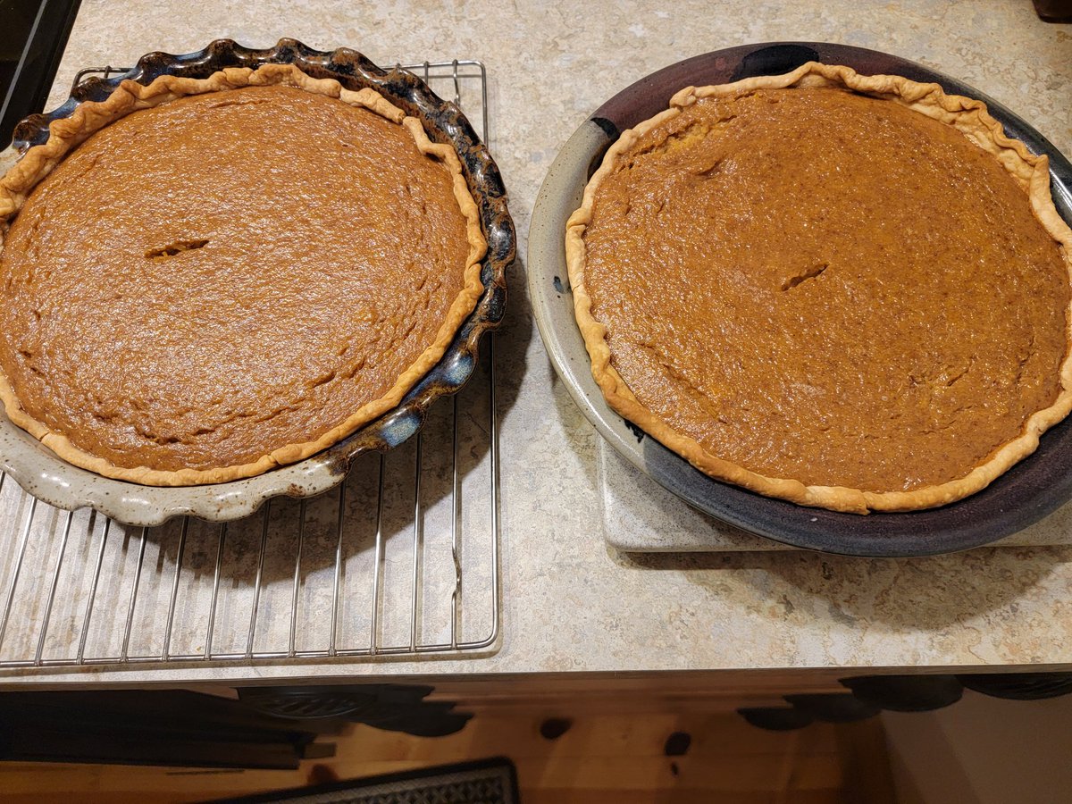 ralphrez's tweet image. Pumpkin pies fresh out of the oven and ready for tomorrow's celebration