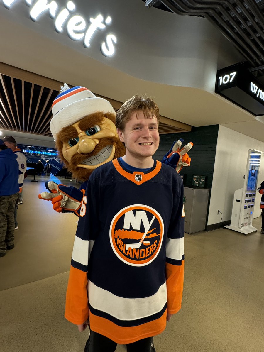 kerrieferrara's tweet photo. Congrats on 1000 games Cal!!
LGI 🧡💙🧡 Happy Thanksgiving!
#LGI #NYI #ISLES https://t.co/Nh0c4ElK5R