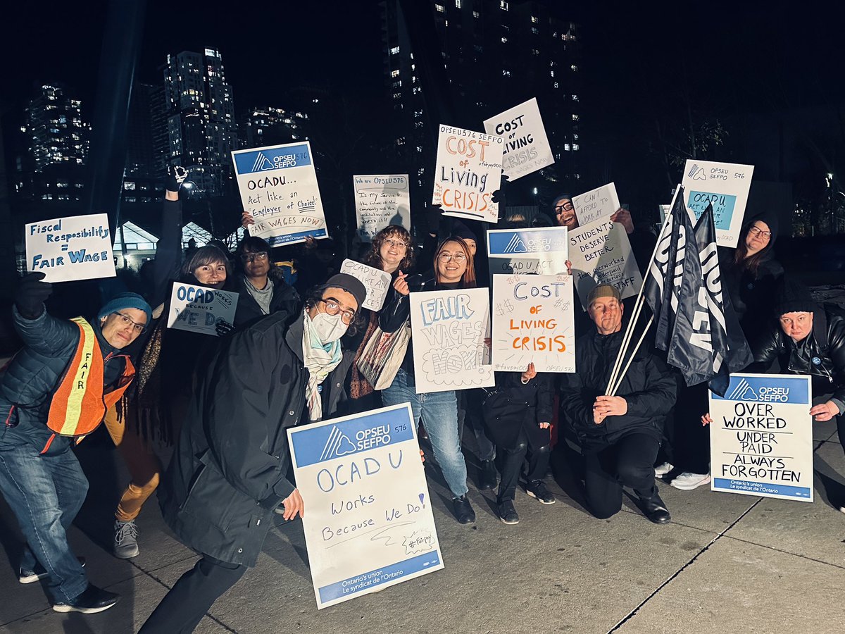 cliff_caines's tweet photo. ✊ Joined OPSEU Local 576 in solidarity demonstration for #FairPayOCADU @576Local 
 @ocadfa1 #RaiseTheBarOCADU @OCAD https://t.co/VACxdRUtBW
