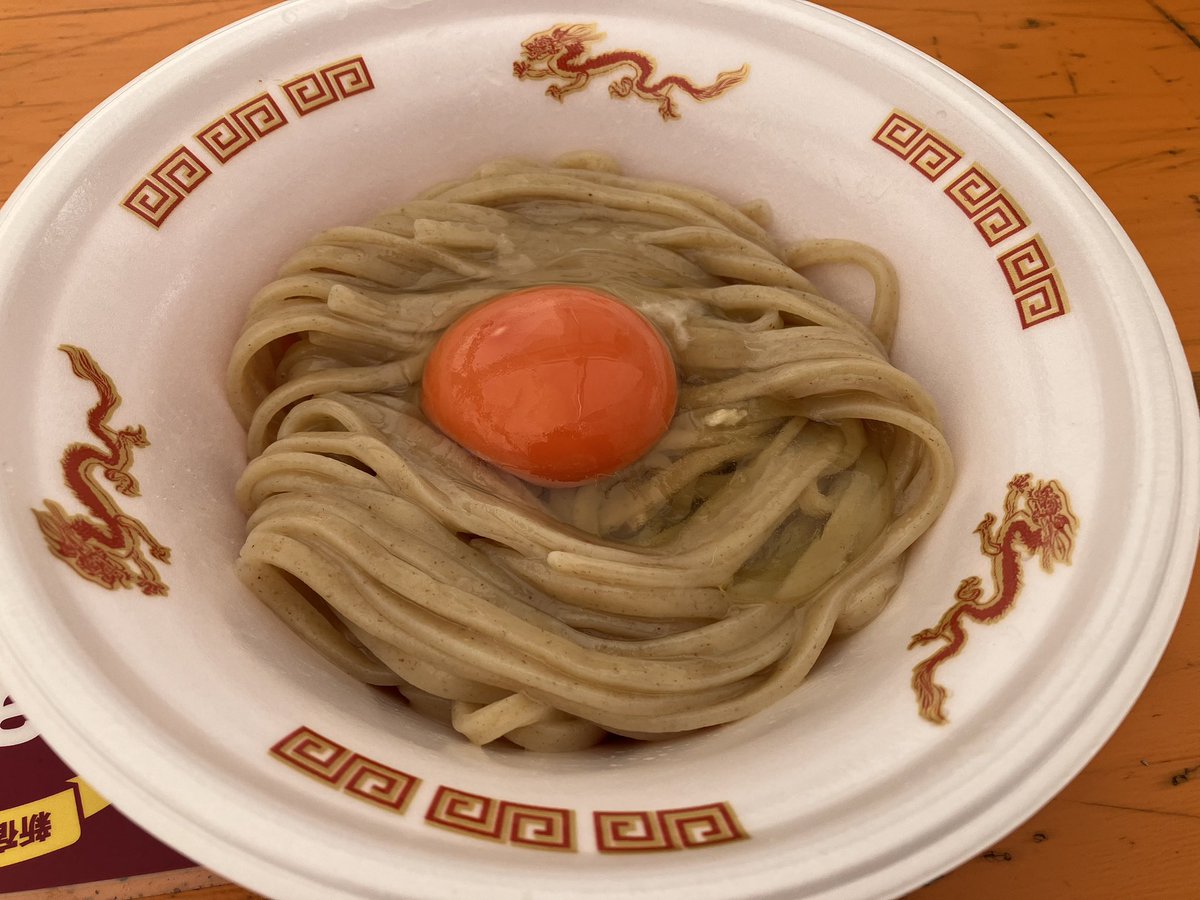 CHIPAN48200845's tweet photo. ＃大つけ麺博　　　#桐麺

ここまでで特に印象に残っている麺。

つるモチの麺の食感が独特で、
啜る為の麺に感じる。
熊谷の雄とは正に対極の食感。

平打ちである事で、よりツルみを強調。
難点が箸から滑り落ちるほど。笑
　
【情報求む🙇‍♂️】
店舗ではどんな箸で提供されているのだろう？ https://t.co/UoUSjBc4RA