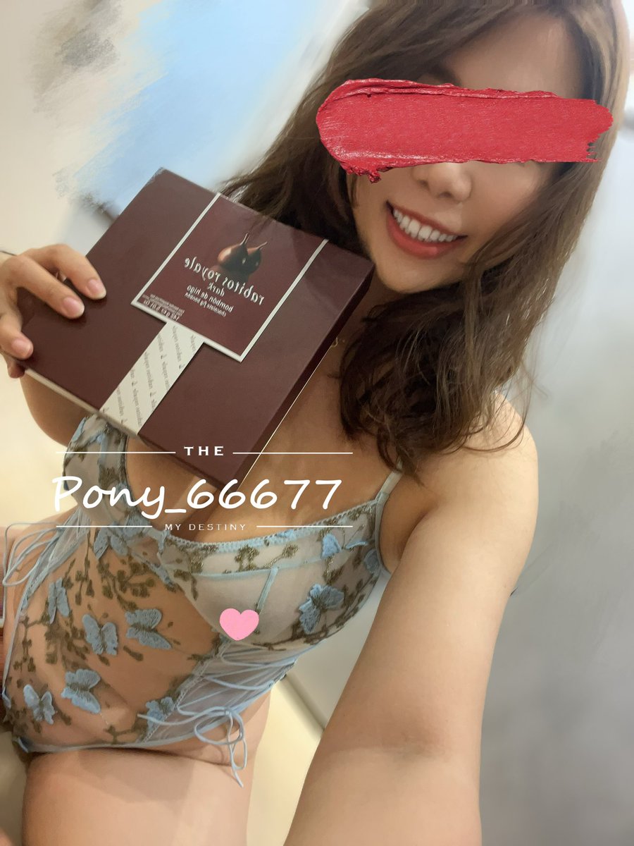 收到好多天了
巧克力都快吃完了才來發感謝文是不是太散漫🤣🤣
謝謝 @westvleteren404 幫忙代購的無花果巧克力。外面脆脆的黑巧克力包裹著QQ有嚼勁的無花果果乾，再搭配上柔滑的巧克力內餡跟些微的酒味，好好吃😋
推薦給喜歡果乾加巧克力的組合的朋友們，有機會買到的話可以試試看囉！ https://t.co/6p0lmvNUj9