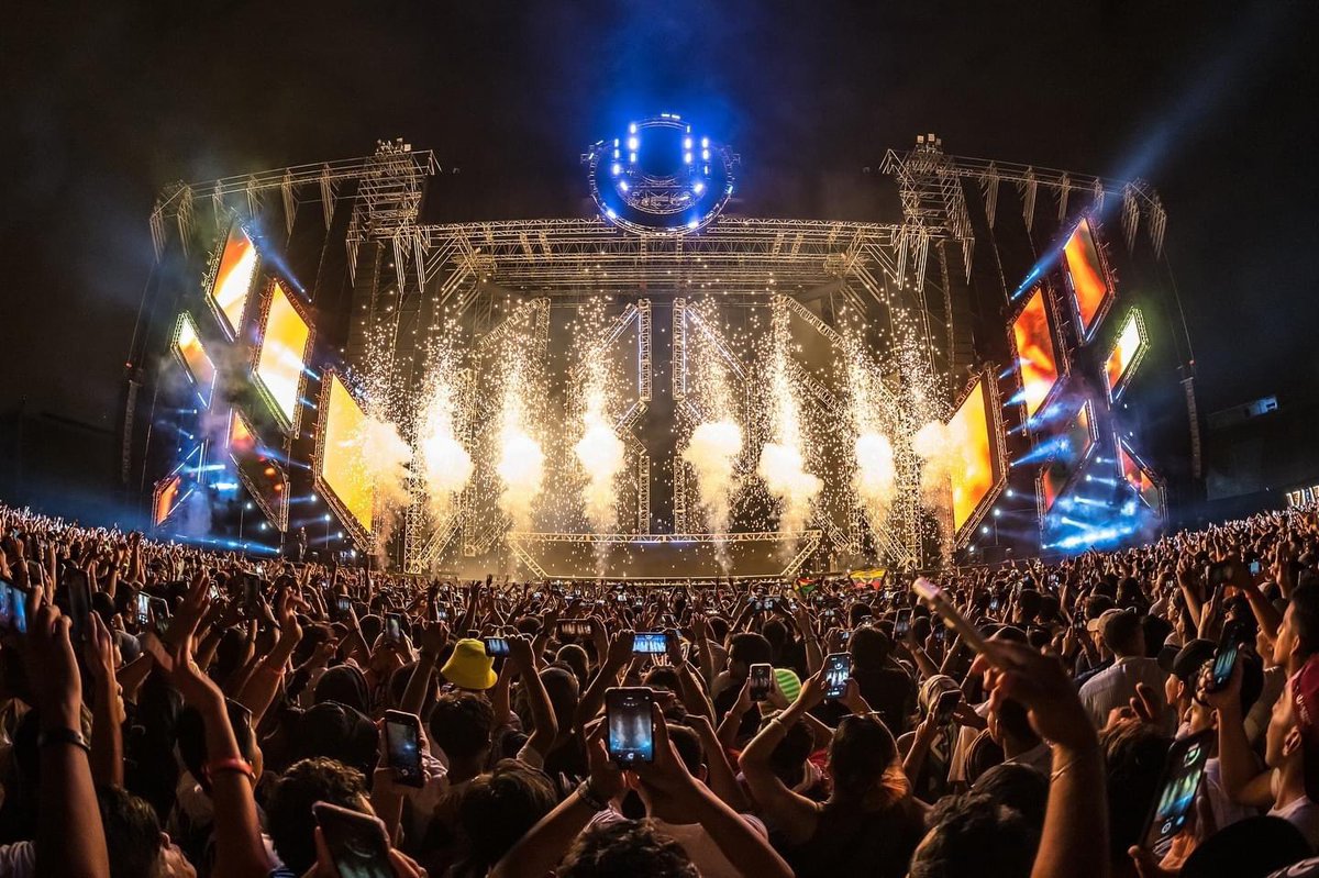 Ultra_Peru's tweet image. ¡Mañana es el último día de venta a precio Early Bird!🚨 Sé acerca el SOLD OUT. Únete a la experiencia ULTRA este 20 y 21 de abril en el Estadio San Marcos. 🙌🏻🔥
🎫 Últimos Tickets Early Bird disponibles en ultraperu.com/tickets
#ULTRAPeru #ULTRAWorldwide