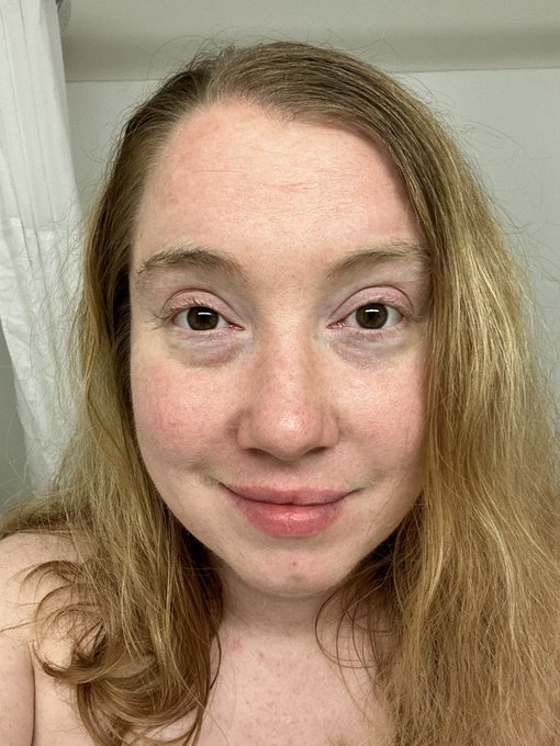 Makeup Free! No makeup https://t.co/jMgLHScWLN<a href="/tag/newprofilepic"class="tags"><span>#newprofilepic</span></a>