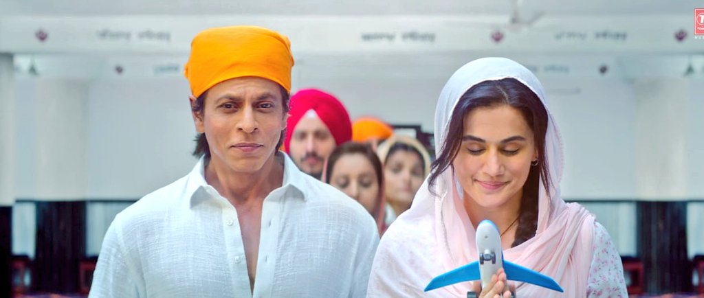 JacyKhan's tweet photo. Zariye tumhare dar pe Khuda ke
Mattha bhi hum tekte hain
Sab ki nigaahein uspe tiki hai
Par hum tumhe dekhte hain ❣️

@iamsrk its just too beautiful &amp; pure to be real.. so dreamy... Ishq ek ibadaat hi hai... Mujhe aap mein Rab dikhta hai... saach mein dikhta hai 🥰

#LuttPuttGaya https://t.co/cQwqgZwq60