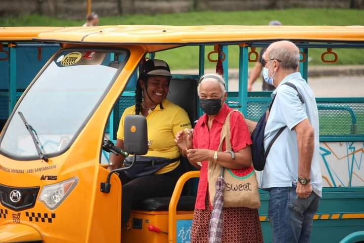 ¡Mujeres al volante!  💪
Capaces, responsables y siempre con una sonrisa, así son nuestras conductoras 🚖🛺
Nuestra empres Taxis Cuba apuesta fuerte por la #igualdadgenero‼️
#taxiscuba #cuba #mujeres #mujeresconductoras #responsabilidad #igualdadgenero
#MitransCuba #OSDEGEA.