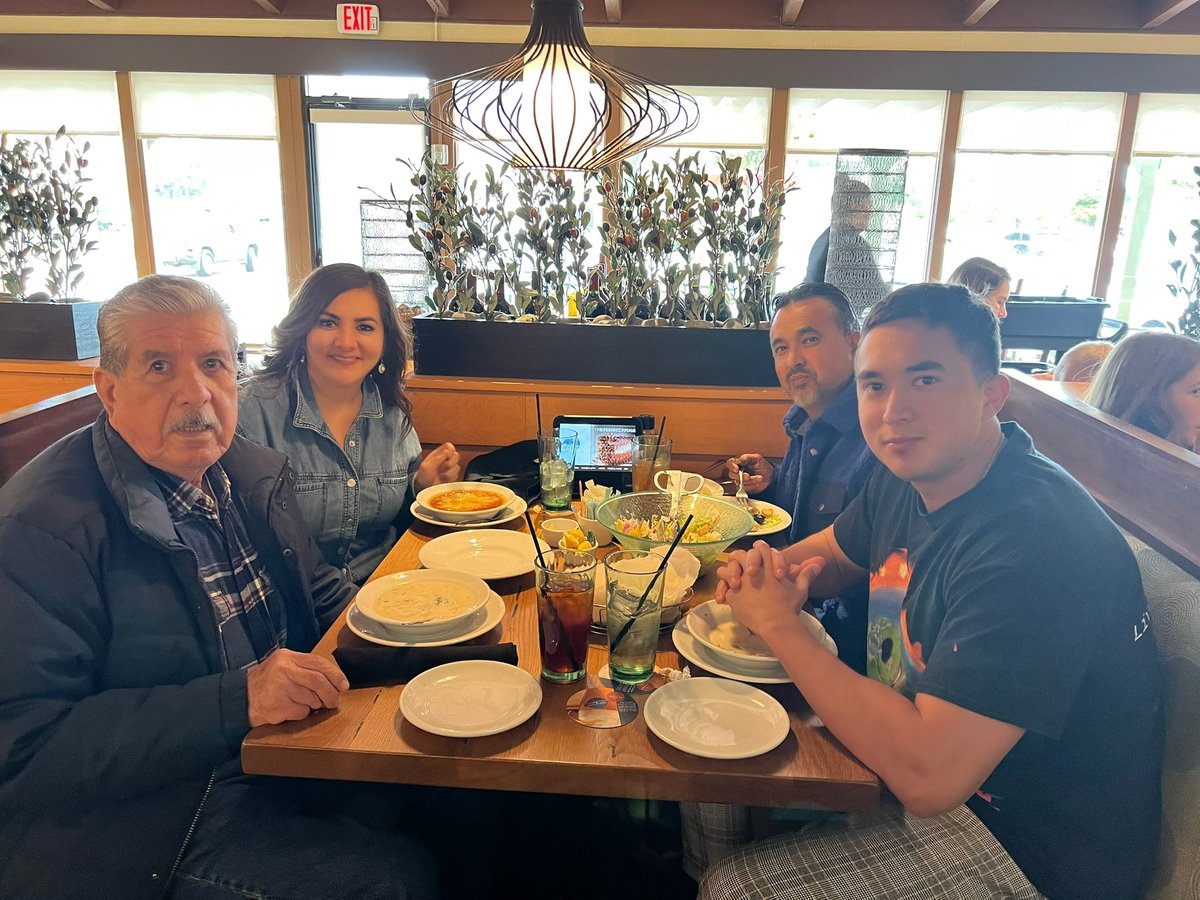 Dr_V_Lucy's tweet photo. Thankful π§‘ and blessed π
Pre-thanksgiving meal with dad. #prethanksgiving #ThankfulEveryday https://t.co/QUJ4eXTmJ3