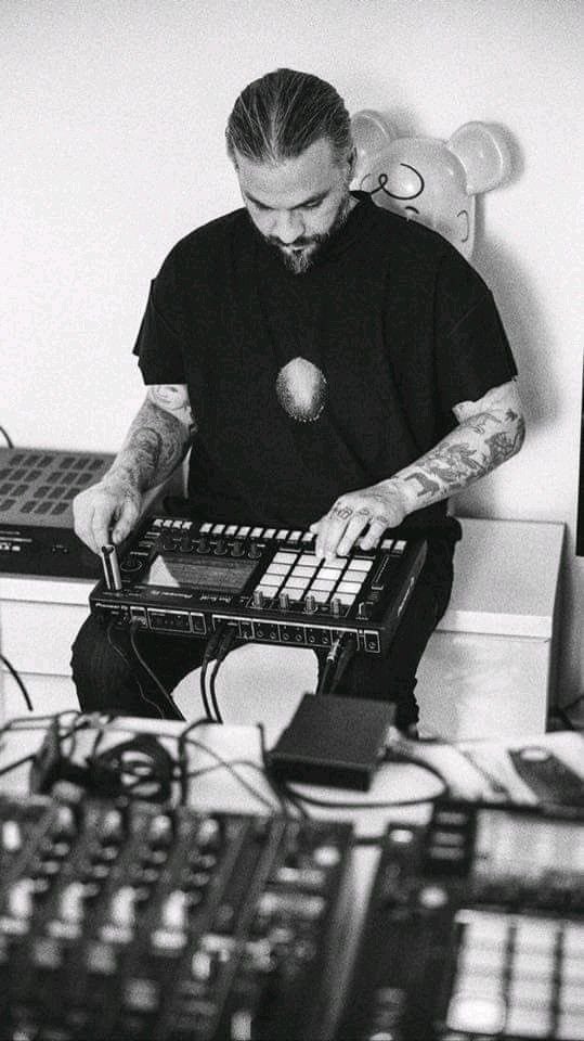 sizedaily's tweet photo. Happy birthday, Steve 💚 @SteveAngello https://t.co/BW1gmS91ta