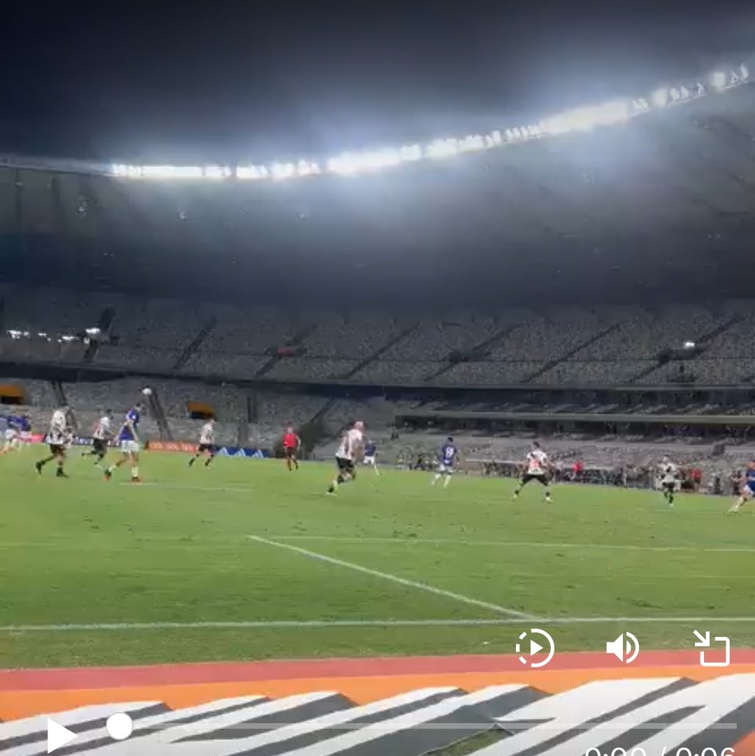 hypeshopmanaus's tweet photo. @raicahobold__ Acho que o Maicon dava condição ele tava na marca do pênalti, Matheus Vital vem passando a linha da grande área https://t.co/MLitmavKNC