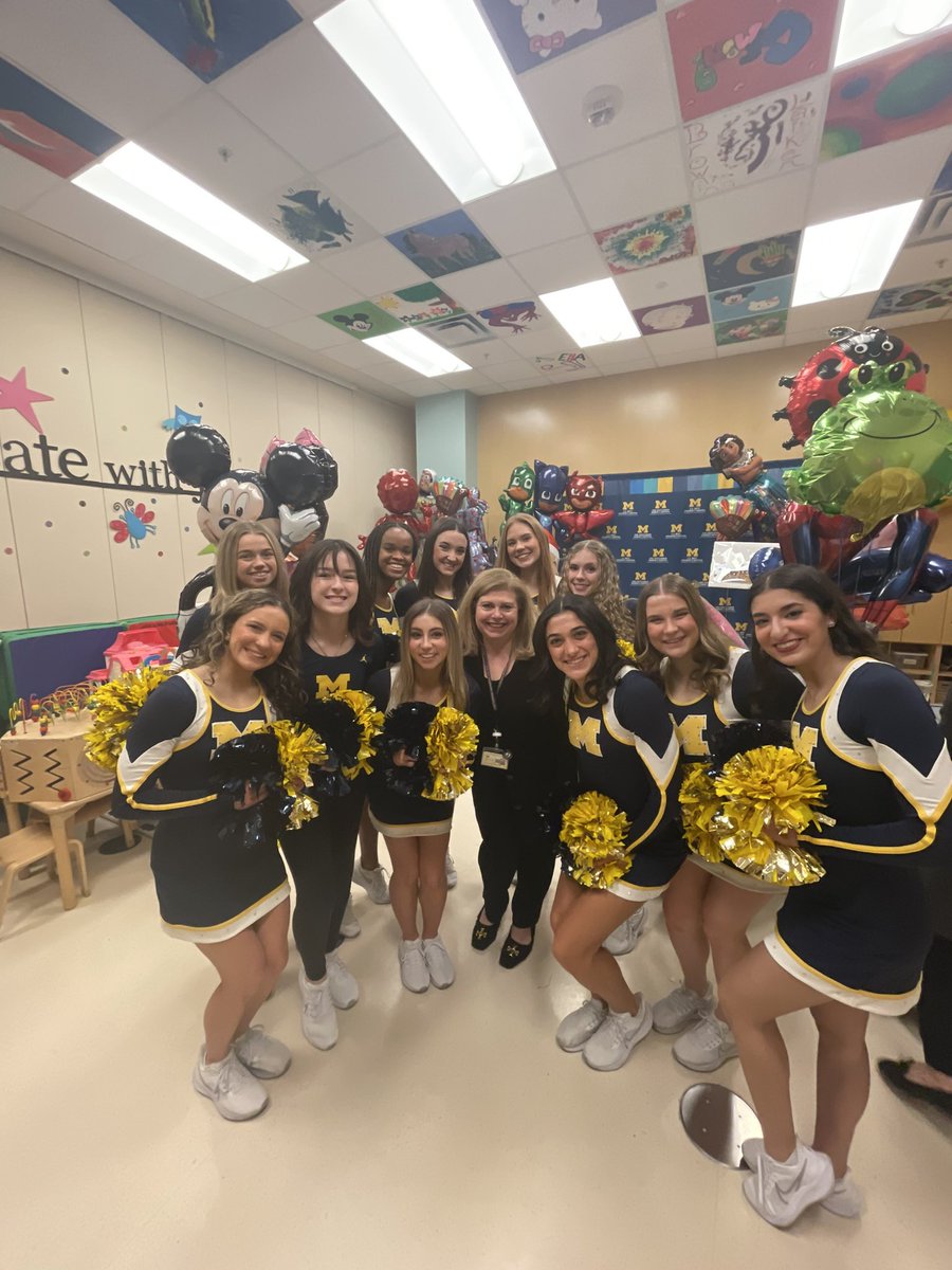 🤡🍁Moments from our Mini Thanksgiving Day Parade <a href="/MottChildren/">C.S. Mott Children's</a> celebrating our patients, families, staff, nurses, physicians &amp; our incredible community partners. We are so grateful for YOU! Happy Thanksgiving! Be sure to look for our float in America’s Thanksgiving Day Parade.