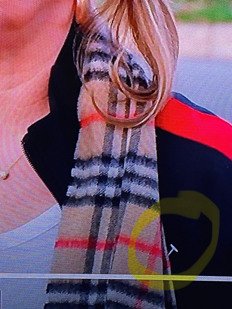 dipia3's tweet photo. @WhatCrappens @DannyPellegrino am I wrong or did anyone else notice LD”millionaire” still had tags attached to her Burberry? #RHOSLC #Bravo https://t.co/HJthPL42Bb