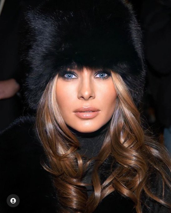 Liana53160's tweet photo. Can't wait until Melania is our FLOTUS again.

WHO'S WITH ME?🙌 https://t.co/pFrxgD1emx