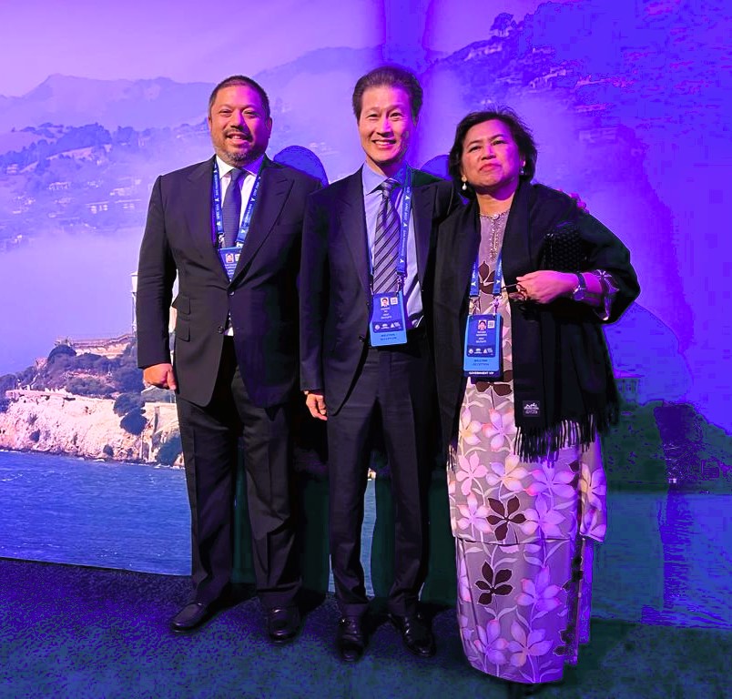 ABAC Malaysia members, Datuk Ruben and I, with ABAC Chair 2023, Dominic Ng, at President Biden’s reception for APEC Economic Leaders.