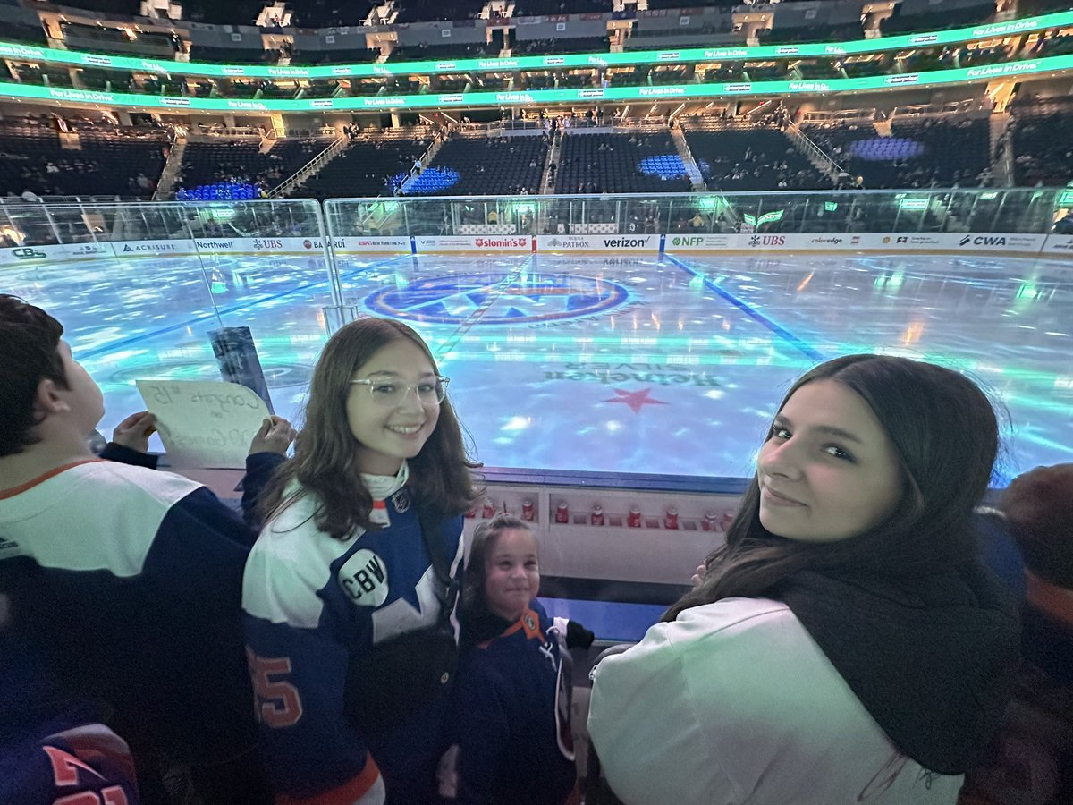 ReagansDada's tweet photo. Ready for warmies!! #nyi #nyislanders #lgi #isles https://t.co/x7wMx0kEG9