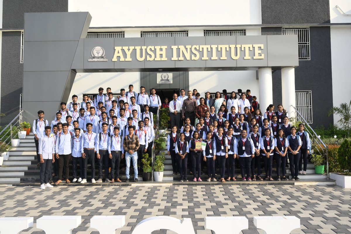 NSS_MITCORER's tweet photo. We are very much thankful to the team of  'Ayush Institute for Addiction Management' for inviting us to witness 'Nasha Mukt Bharat Abhiyan', a great initiative. Take a bow Dr. Sandip Tambare sir and Mrs. Mrinalinee More Madam, a big round of applause for your work. https://t.co/SboEk5SHrf