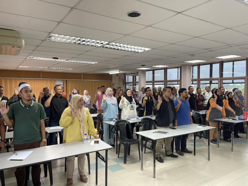 KURSUS PEMANTAPAN DAN PENGURUSAN STRESS

22 Nov -kursus diadakan di Dewan Utama, JKR Jajahan Kota Bharu. Tujuan utama kursus ini diadakan adalah untuk memastikan pengurusan stress dapat dikawal dengan betul selain untuk memantapkan lagi kerjasama antara peserta.