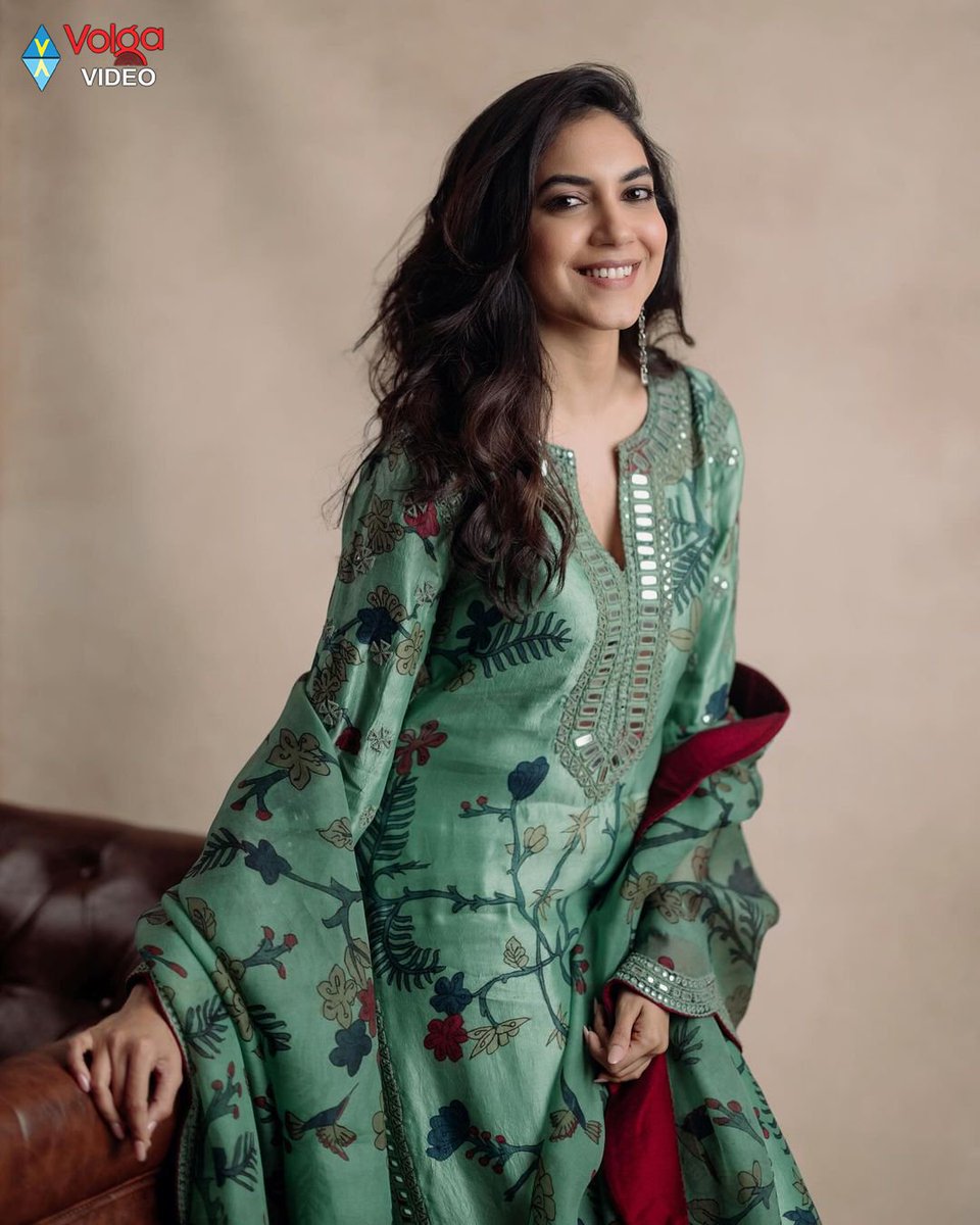 volgavideo's tweet photo. Adding that DESI elegance to our feed in this beautiful green salwar 💚✨

#riturv
#RituVarma #DhruvaNatchathiram https://t.co/7WsO6O6xbk