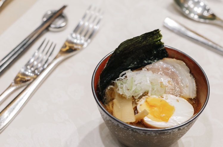 Ll8Mi's tweet photo. 結婚式挙げました
私の結婚式なのでラーメンビュッフェしたいってワガママ言って、叶えてもらいました笑 https://t.co/BOtpwUhrQQ