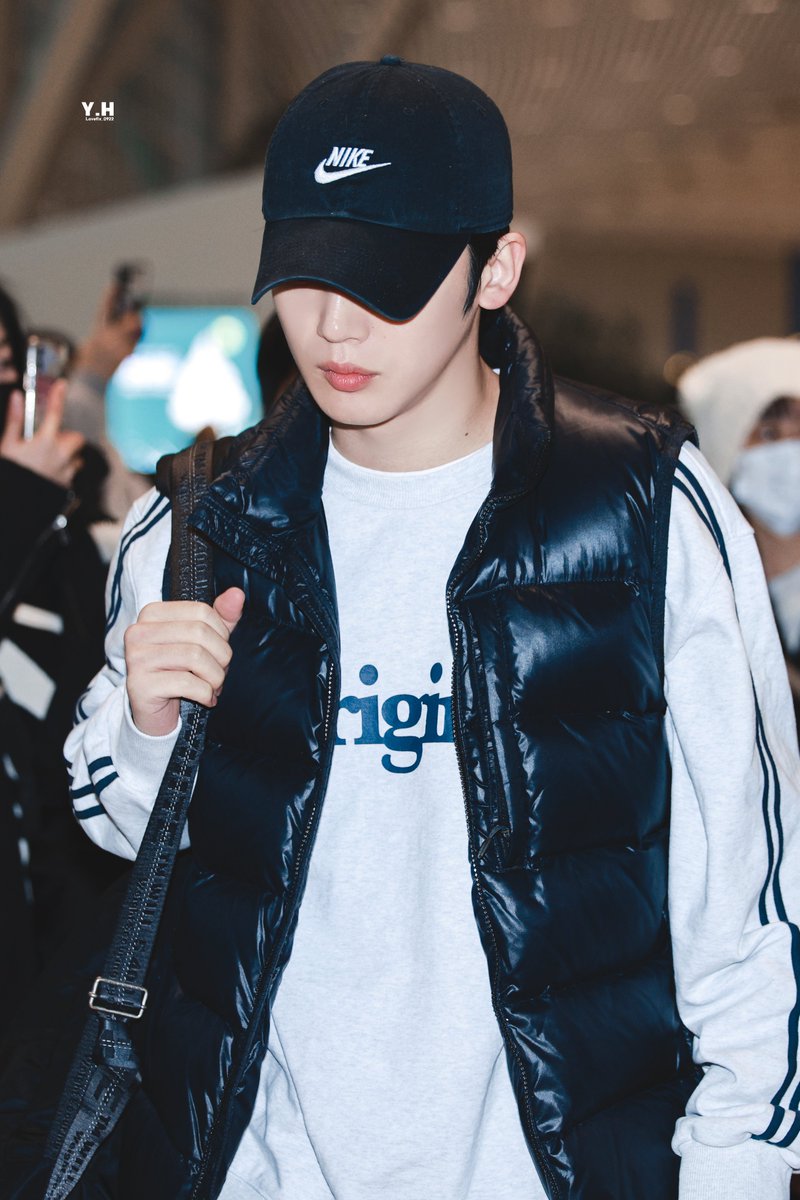 Lovefix_0922's tweet photo. 231118  ICN

🤍🖤🤍

#김요한 #요한 #yohan #KIMYOHAN #ヨハン #キムヨハン #WEi #위아이
 @WEi__Official @WEi__Member https://t.co/hnNARfalPk