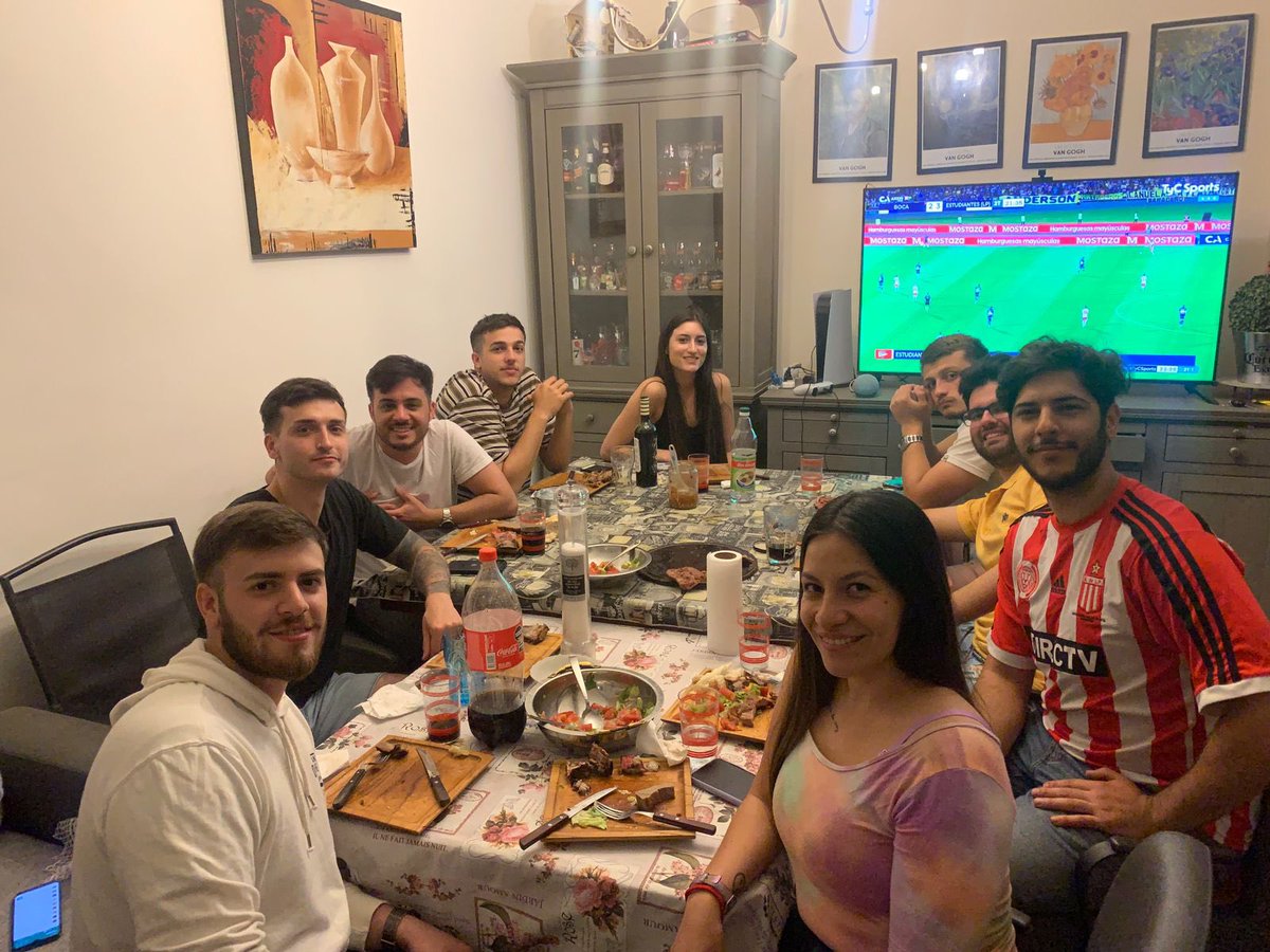 Hermosa cena con la banda que lo dejo todo en este año electoral, orgullo y agradecimiento, a seguir trabajando por nuestra ciudad, provincia y país. Esto recién comienza, cuando la juventud se compromete, el cambio siempre llega #HayEquipo 💪.