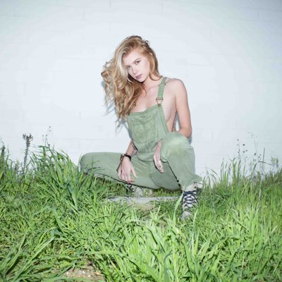 Arya Fae’s pics and videos