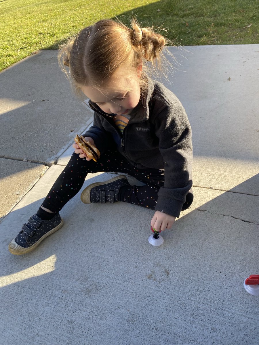 helloimkimiii's tweet photo. sometimes I get overwhelmed with sadness thinking about how quickly she’s growing up. https://t.co/ZSDIC7jDLf