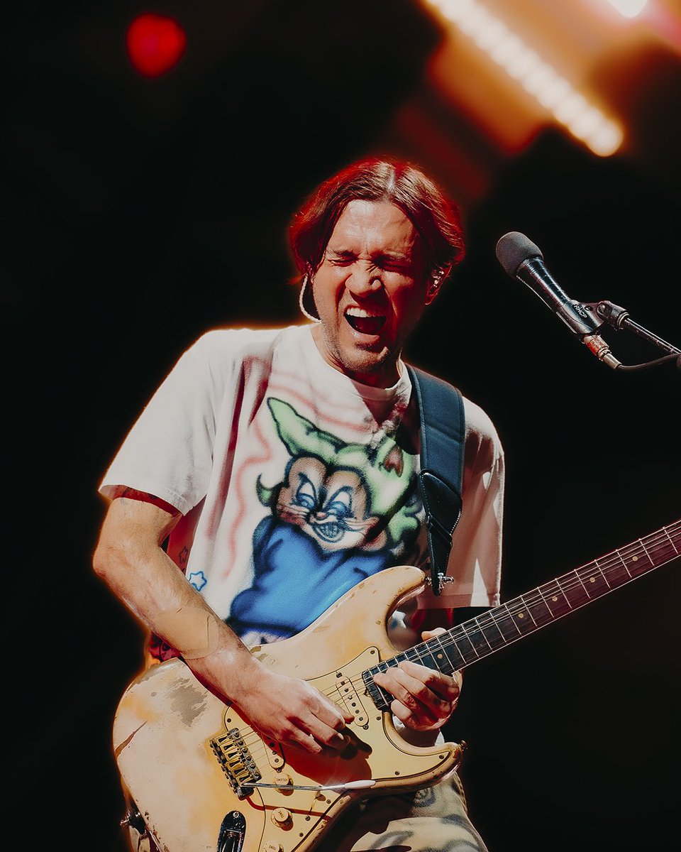 LukasCruzat's tweet photo. @johnfrusciante ( @ChiliPeppers ) in Santiago, Chile 🇨🇱🌶️ 📸: @LukasCruzat https://t.co/h9AbzED8sC