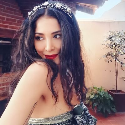 somoslibertad24's tweet photo. La verdadera confrontación sería entre la activista de derecha que representaría a Santa Cruz, Beni, Pando, Chaco y Tarija @MeleanNury contra la racista odiadora altiplanica aymara @QuyaReyna que declaró públicamente "no sentirse boliviana pero sí aymara..."

Este es el debate! https://t.co/aGl6yUopH9