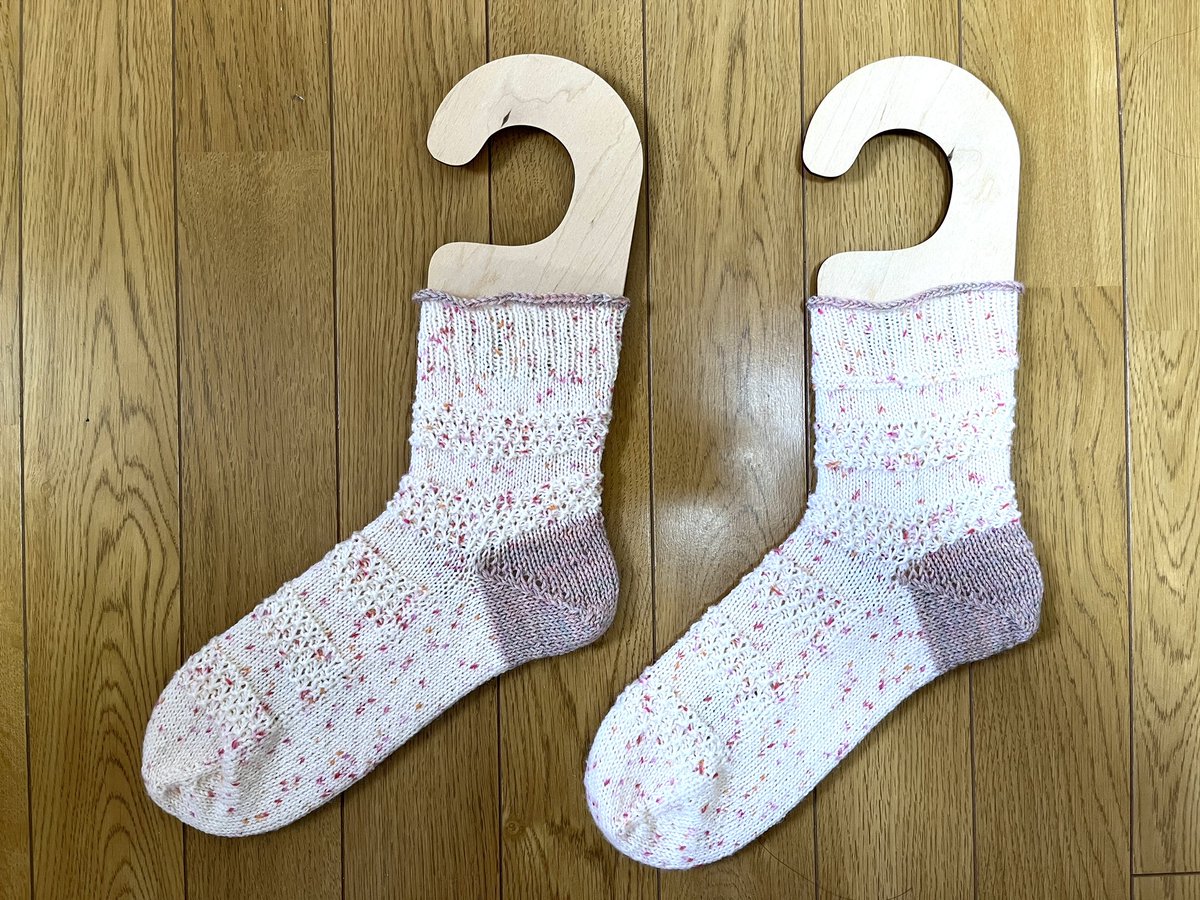 amunoshishuno1's tweet photo. Yuccaさんの #BerryCrumbleBars_Socks 完成しました✨
なかなか編む時間がなくて時間かかっちゃいましたが、かわいくできて満足です☺️
#YuccaKnit
#REGIA https://t.co/levc83uvaw