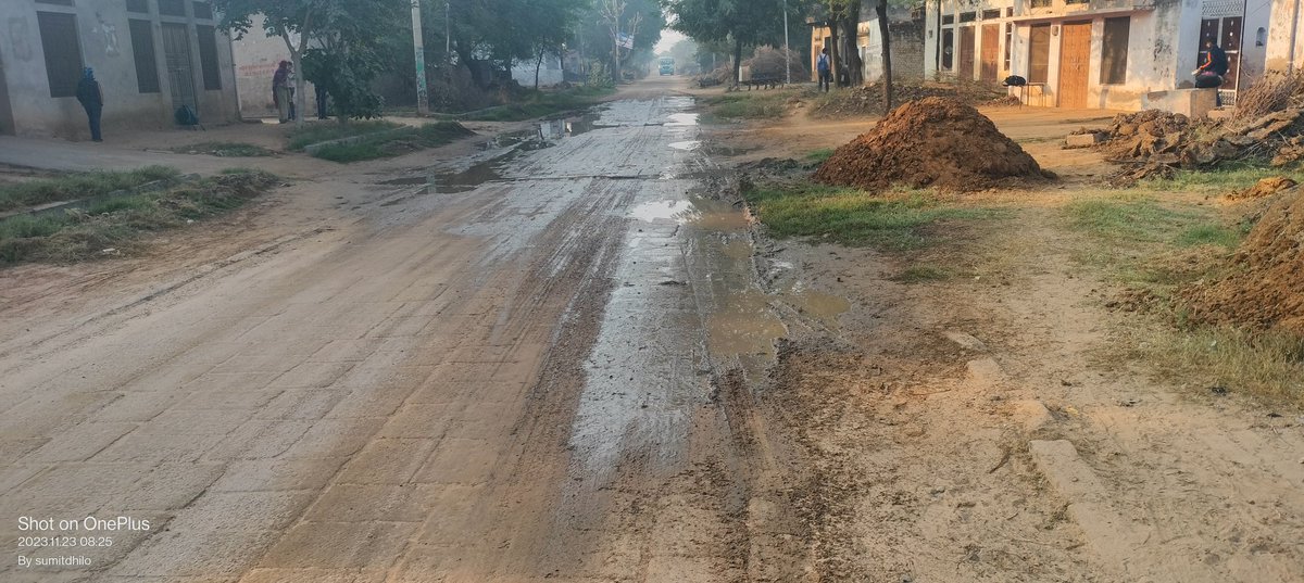 Sumitdhillo1's tweet photo. @dccharkhidadri नमस्कार जी ये सड़क मेरे गांव गोपालवास की है Pwd की ब्लाक की है सड़क मे गडे हो रखे है कृपया करके इन गढो को ठीक करवाने का कष्ट करे धन्यवाद सुमित गोपालवास 8199987211 https://t.co/26EUUreyIT
