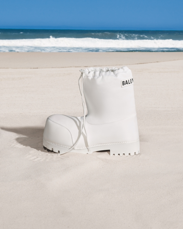 FASHIONHL's tweet image. バレンシアガから本格的なウインタースポーツアイテムが登場。新宿伊勢丹で開催のデビューポップアップは明日まで
fashion-headline.com/article/298330
#Balenciaga #SKIWEAR