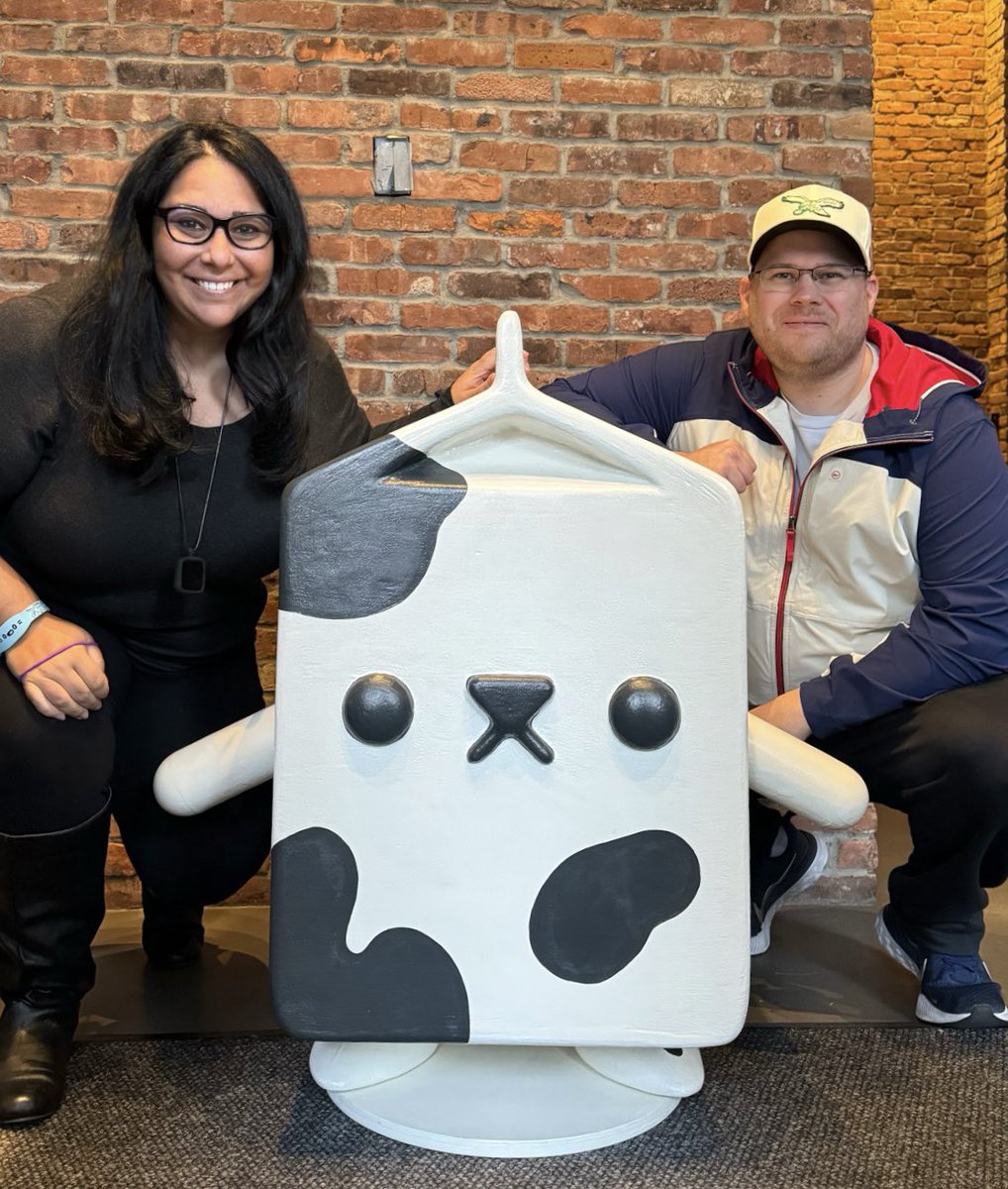 RJFieldsofGold's tweet photo. Had so much fun #findingblue with @coolcats today! Met some new friends and hope to meet some more tomorrow. Excited for the parade and huge congrats to @cloncast and the entire team! https://t.co/Fv8X7sVZba