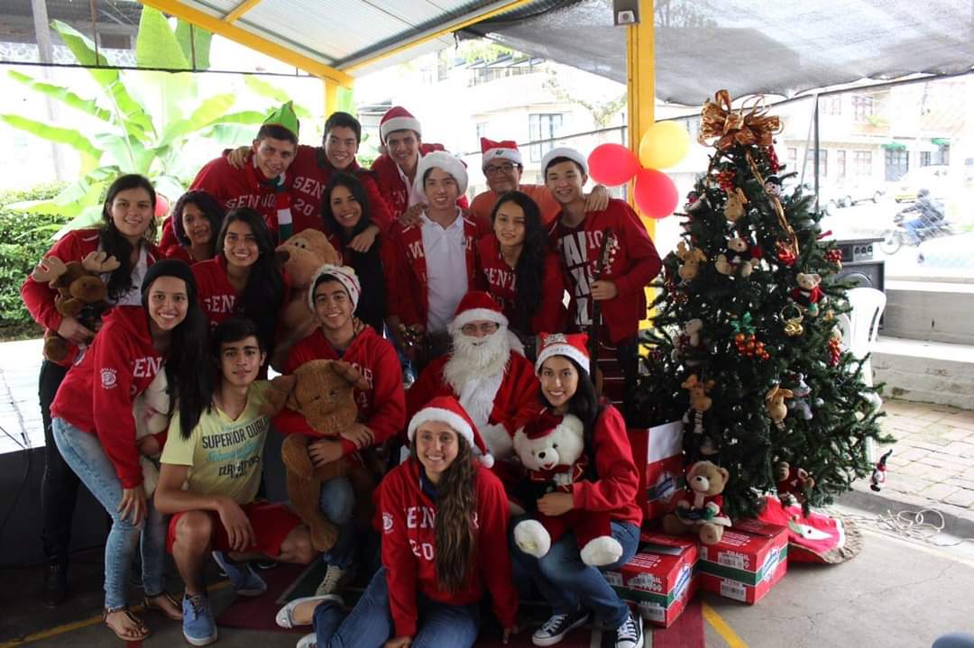 Colinglesibague's tweet photo. Hoy en #MiércolesDeHistoria una linda imagen de 2014 
#SomosColegioInglés https://t.co/GHXuLKk8w0