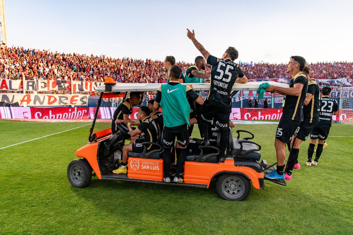 RomanKotler's tweet photo. Por los 115 años de historia.
Por los millones de hinchas.
Por la grandeza de este club.
Por la mejor hinchada del país.
Por los años sin jugar una final.
Por el barrio de Boedo.
Por SAN LORENZO.

Dejen la vida y hagan feliz al pueblo Azulgrana.

Vamos, Ciclón. https://t.co/SUQFQLQIlk