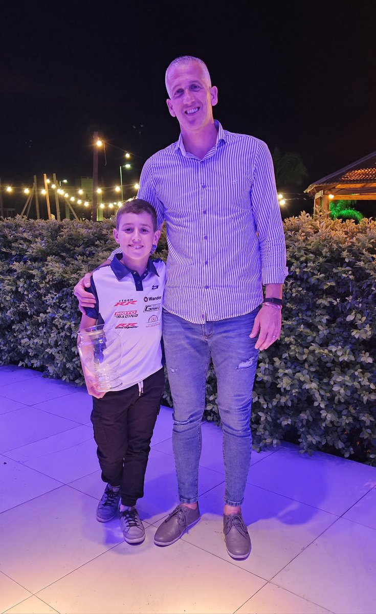 AHORA: Fiesta Provincial del Deporte 2023.
Acompañando al Crack de Benja Peralta. Deportista Revelación en Motociclismo.
Premio al esfuerzo, dedicación y sacrificio. Felicitaciones!!!.