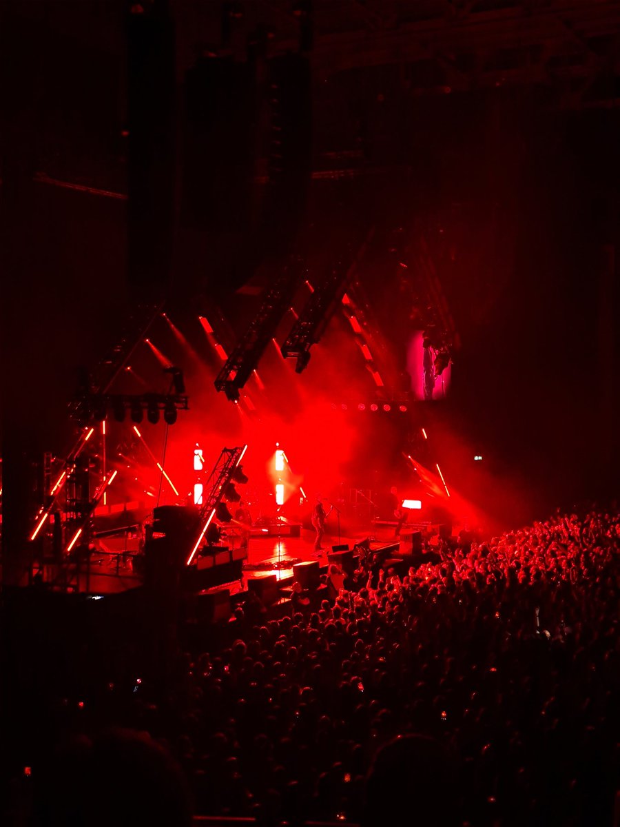 mistereatgalway's tweet photo. Great to see @qotsa @3ArenaDublin https://t.co/W6S1Iei8iA