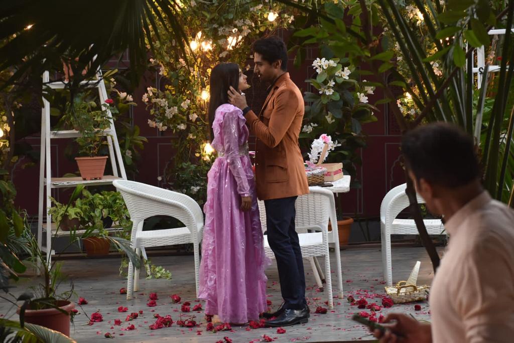 laziekoala's tweet photo. Those days when Papa Birla's main purpose was to witness #OGAbhiRa romance. 😭😂

#Harshali #ITA2023 #Dpiff2024
#HarshadChopda #PranaliRathod https://t.co/1rHLwyGdd7