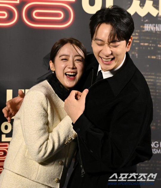 [포토] 황찬성, 내 안에 혜림이 있다 (출처 : 스포츠조선 | 네이버 TV연예) naver.me/I5481cxh 

#황찬성 #チャンソン #Chansung #2PM #내안에홍콩이있다 #hongkongwithinme