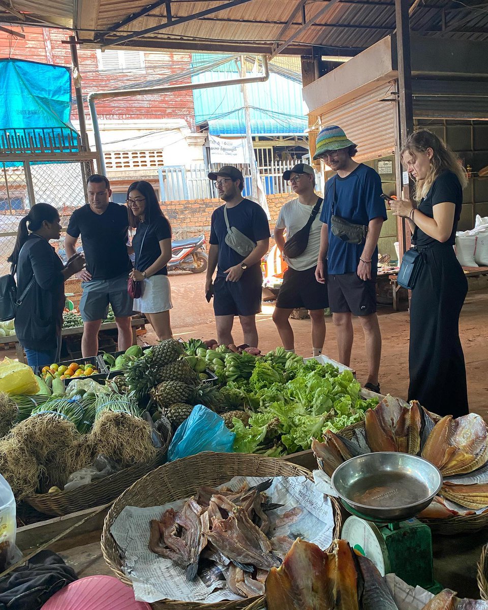 KhmerJourneys's tweet photo. Experience walking around local market to find fresh ingredients before making your way to a local’s house for the cooking class and learn valuable tricks and tips on preparing Cambodian cuisines from your local expert and try your hands at cooking 4 authentic dishes. https://t.co/pjUq7pnxX8