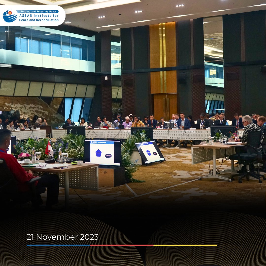 ASEAN_IPR's tweet photo. MFA Indonesia, ASEAN-IPR &amp; @UN held Regional Dialogue on Climate, Peace &amp; Security. Discussions highlighted how climate change is a threat multiplier, w/ both direct &amp; indirect impacts on peace. Further, ASEAN needs to address climate security risks due to various vulnerabilities https://t.co/JheaJ6TgUm