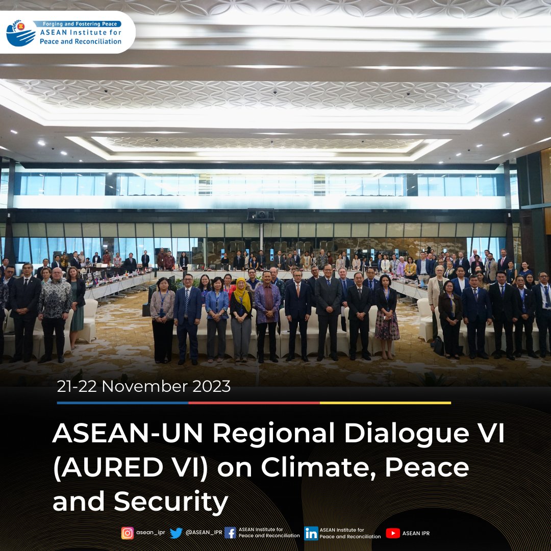 ASEAN_IPR's tweet photo. MFA Indonesia, ASEAN-IPR &amp; @UN held Regional Dialogue on Climate, Peace &amp; Security. Discussions highlighted how climate change is a threat multiplier, w/ both direct &amp; indirect impacts on peace. Further, ASEAN needs to address climate security risks due to various vulnerabilities https://t.co/JheaJ6TgUm