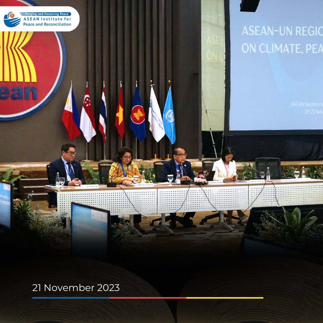 ASEAN_IPR's tweet photo. MFA Indonesia, ASEAN-IPR &amp; @UN held Regional Dialogue on Climate, Peace &amp; Security. Discussions highlighted how climate change is a threat multiplier, w/ both direct &amp; indirect impacts on peace. Further, ASEAN needs to address climate security risks due to various vulnerabilities https://t.co/JheaJ6TgUm