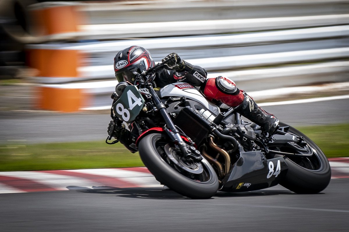 hacci34348795's tweet photo. #TLをYAMAHAでいっぱいにしようぜ
#XSR900
#C3XA

ピアノのヤマハも持ってます。バイク歴より長いけどバイクでいうといつまでたっても膝スリできないような永遠の初心者です。 https://t.co/7JnRPWhGUV