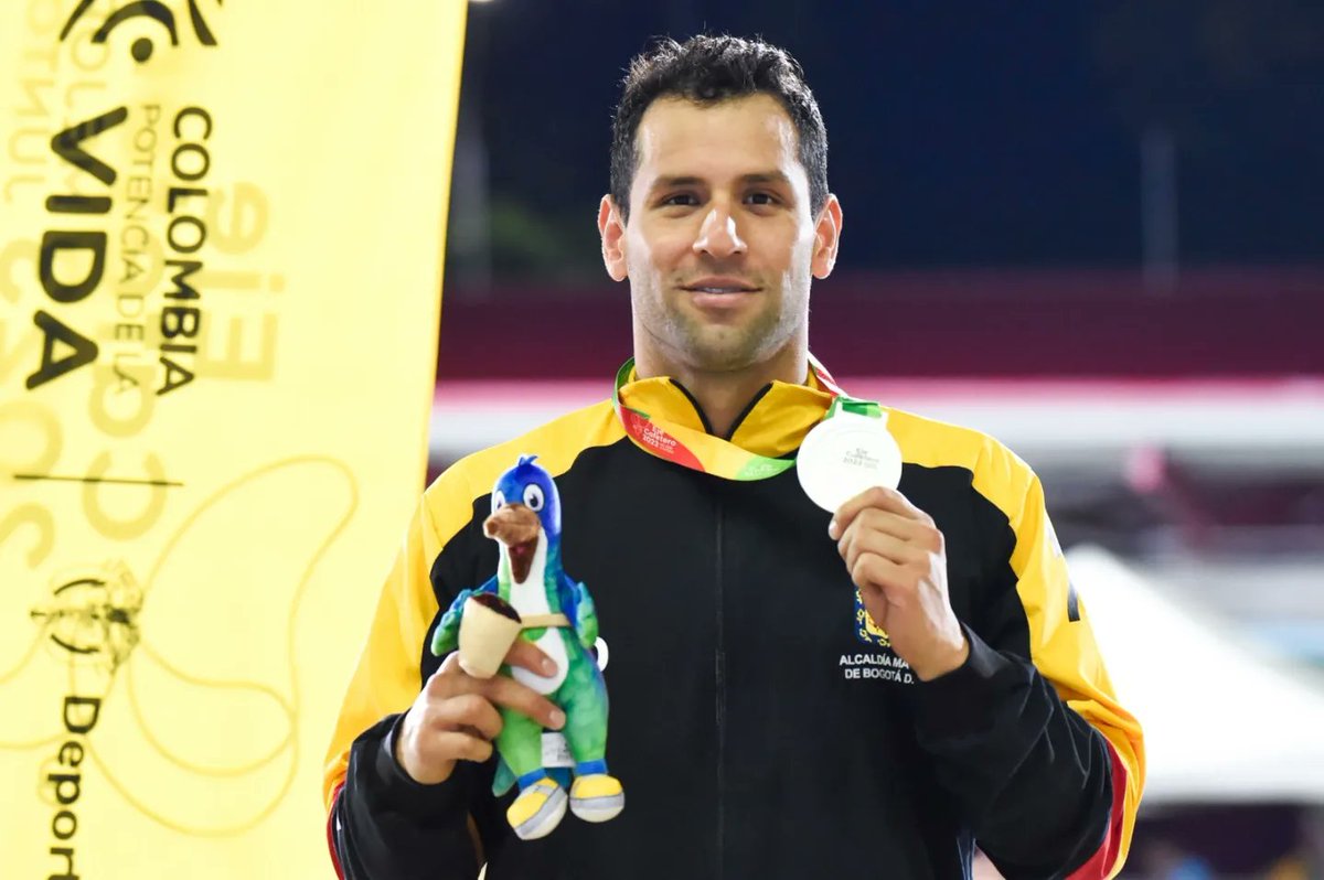 En la primera noche, el #EquipoBogotá se lleva ORO y PLATA en los 50 metros espalda masculino 🙌🌟, con Gabriel Arias y Omar Pinzón, que quedaron en primer y segundo lugar con un tiempo de 25.92 y 25.94 segundos, respectivamente. 🏊🏼🏊🏻