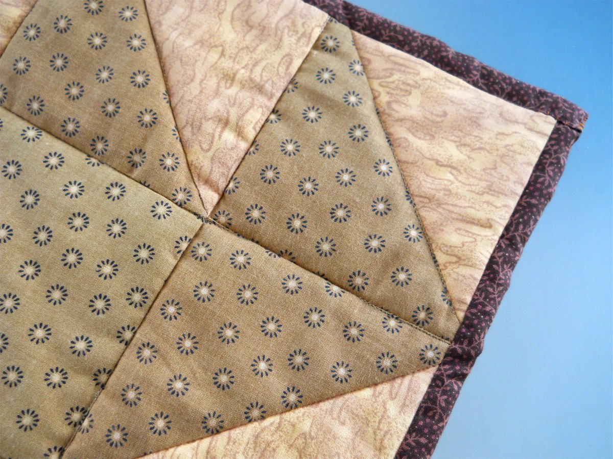 TWorldDesign's tweet photo. Petite Maple Leaf Wall Hanging - FREE SHIPPING ►https://t.co/JRtVVspwwY — #easygiftideas #Canada #handmadeRT #quilting #mapleleaf #handmadegifts #uniquegifts #EtsySEO @BloggersHut #Bloggerstribe @EtsyRetweeter @EtsysFinest #etsyshop #shopetsy #FreeShipping #Trending https://t.co/wsfdG2EtJX
