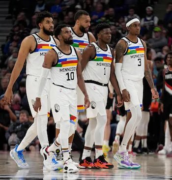 TheHoopCentral's tweet photo. The Minnesota Timberwolves are 11-3 and the No. 1 seed in the West. 🔥 https://t.co/wwwJCNXOEP