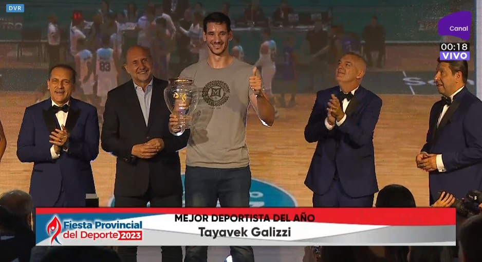 Tayavek Gallizzi se llevó la máxima distinción en la 31° edición de la Fiesta Provincial del Deporte dlvr.it/SzBs3G