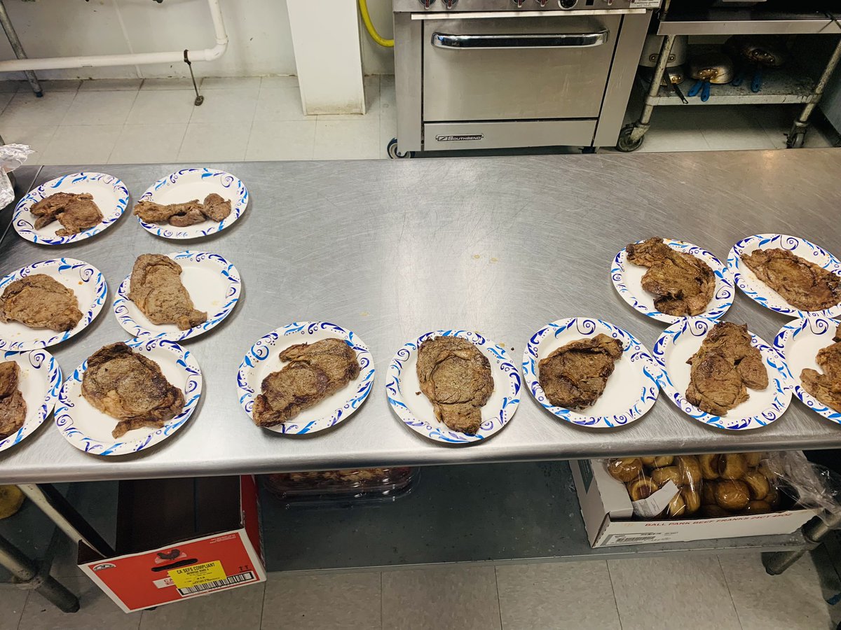 coachholmes54's tweet image. We Win, We EAT!!! Thanks to all the parents for your support and those that helped out with dinner!! Look forward to practicing with these boys on Thanksgiving morning!!! #WeWinWeEat #UpperState #PracticeOnThanksgiving