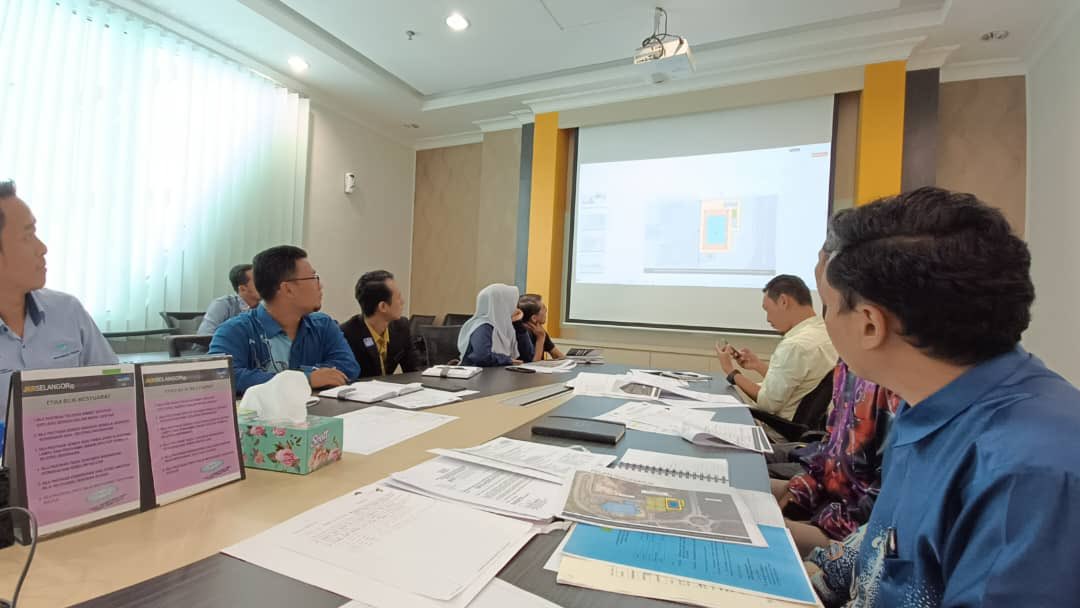 Sesi Pembentangan Reka Bentuk Konsep  bagi Pembinaan Fasiliti Sukan Lembaga Kemajuaan Ikan Malaysia (LKIM), Pulau Meranti, Puchong telah disampaikan Arkitek 41, En Abdul Wafi. 

<a href="/JKRSelangor/">JKR Selangor</a> <a href="/IPJKR_Official/">JKR Malaysia Rasmi</a>