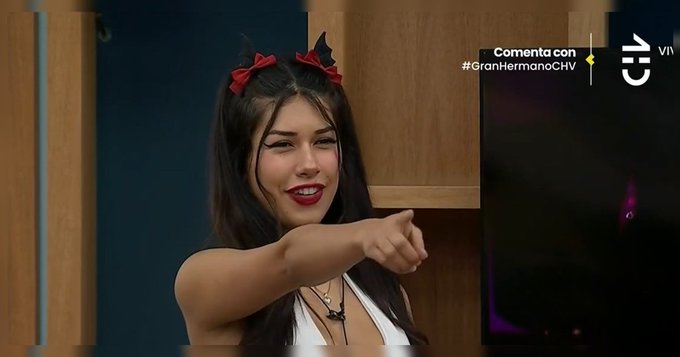 Treacy32075117's tweet photo. Le faltan las canciones disney #GranHermanoCHV #TeamEska https://t.co/2piDC6eKv2