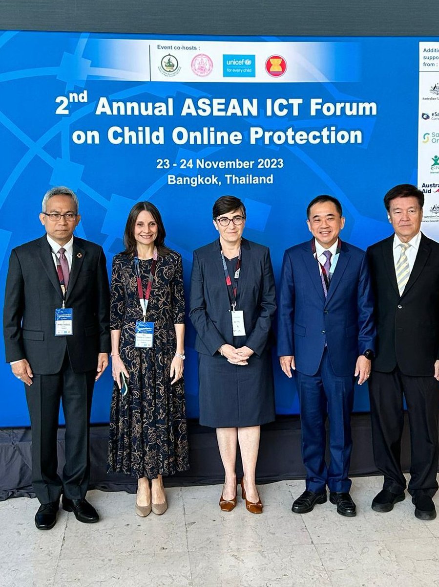 AusAmbBKK's tweet photo. So much to learn from our kids about their concerns for #OnlineSafety and ideas for reducing online harm.💻🛡️

🇦🇺 &amp; 🇹🇭 working together with stakeholders from across @ASEAN to combat online child #SexualExploitation.

#ASEANICTForum #ACWC @UNICEF https://t.co/qdWoFpzsPR